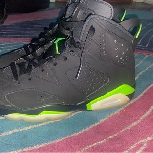 COPY - Slightly worn Jordan’s size 10.5